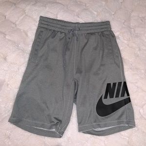 Nike Men’s grey logo basketball shorts